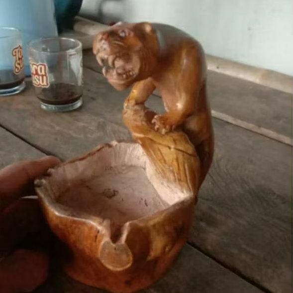 Asbak Motif Macan Kumbang Bahan Kayu