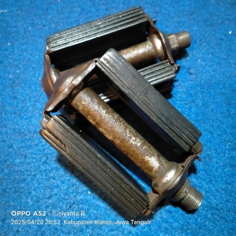 pedal sepeda gudel .pedal kecil sepeda onthel basikal tua