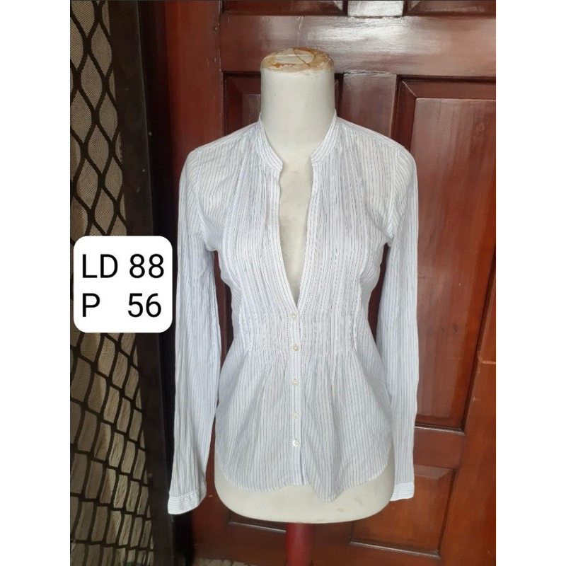 Kemeja Wanita Stripe Salur Low V Neck Slim Fit - preloved