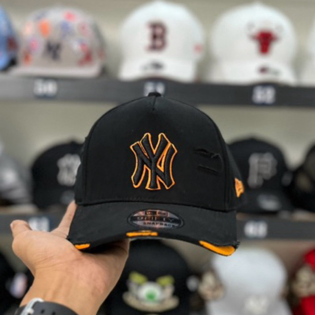 TOPI PRIA/TOPI BASEBALL NY HITAM MOTIF ROBEK