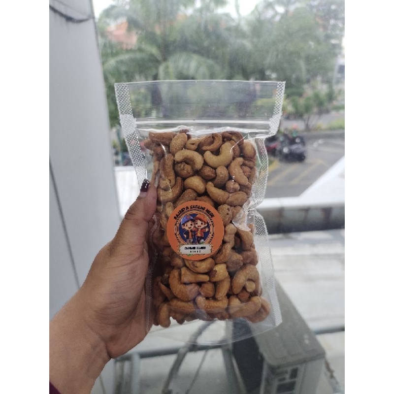 

kacang Mede utuh Mateng 250gr