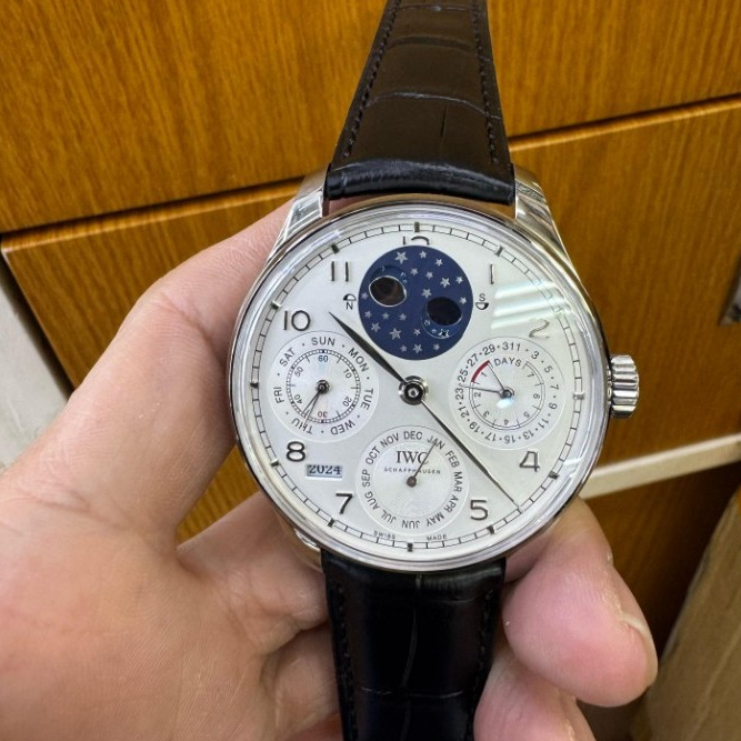 JAM TANGAN IWC MOONPHASE CALENDAR WHITE DIAL LEATHER BLACK STRAP SWISS AUTOMATIC SUPER CLONE QUALITY