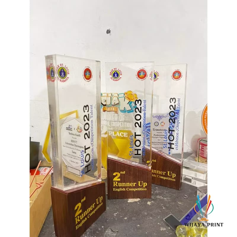 Plakat Akrilik Plakat Kayu Akrilik Custom Mewah Piala Duplikat Piala Kejuaraan Plakat Kayu Akrilik