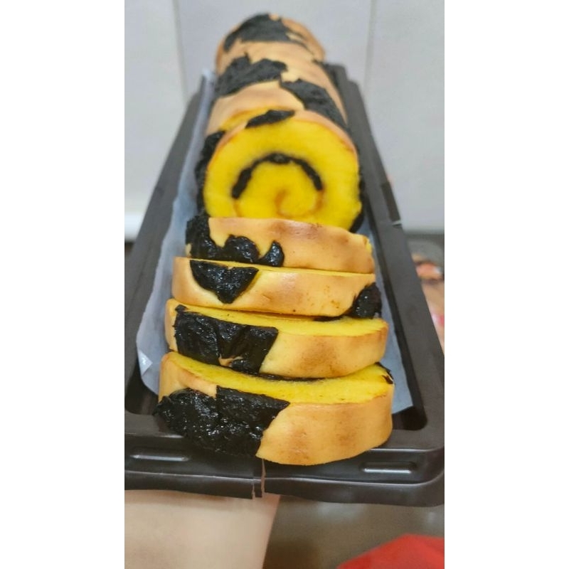 

Bolu Gulung Prunes Premium