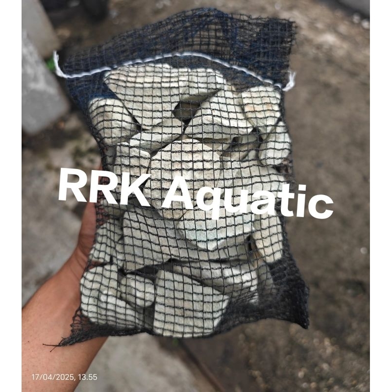 zeolit 1kg plus kantong waring media filter aquarium / zeolit media filter kolam koi / zeolit filter