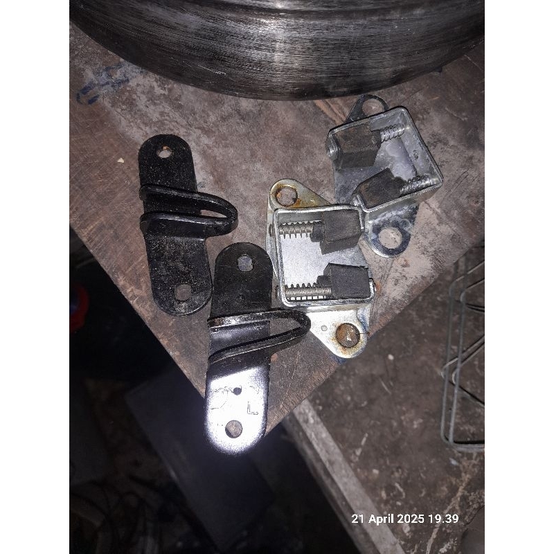 stoper pintu belakang kijang kapsul th 2000 up