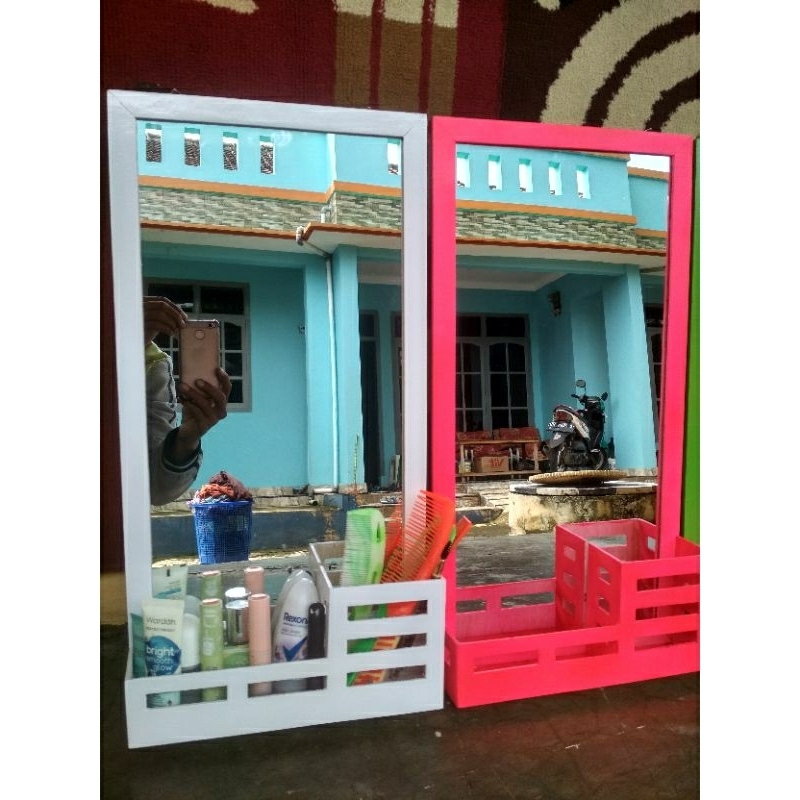 Cermin Dinding Gantung Dengan Tempat Sisir Dan Make up ukuran 60x30 -+