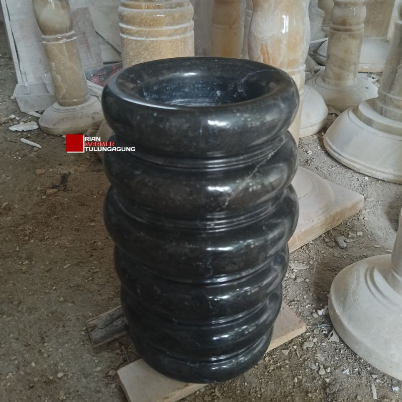 Vas Bunga Besar Model Ulir batu marmer hitam kilap
