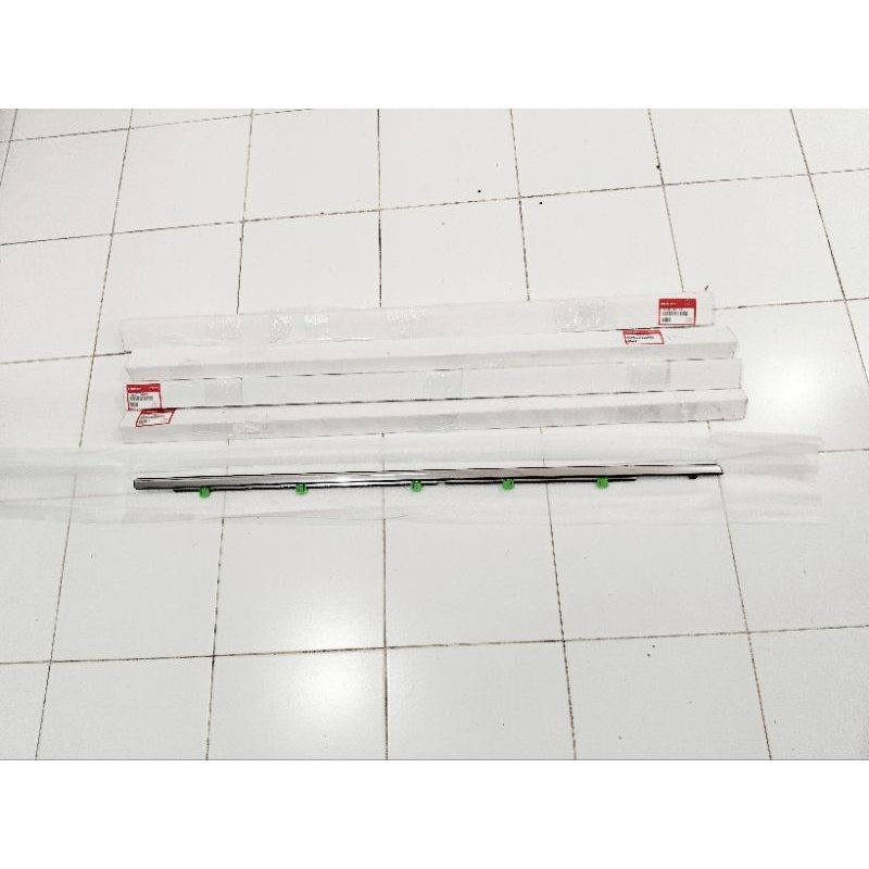 pelipit luar karet kaca chrome honda crv 2013 2014 2015 2016 2017 ori