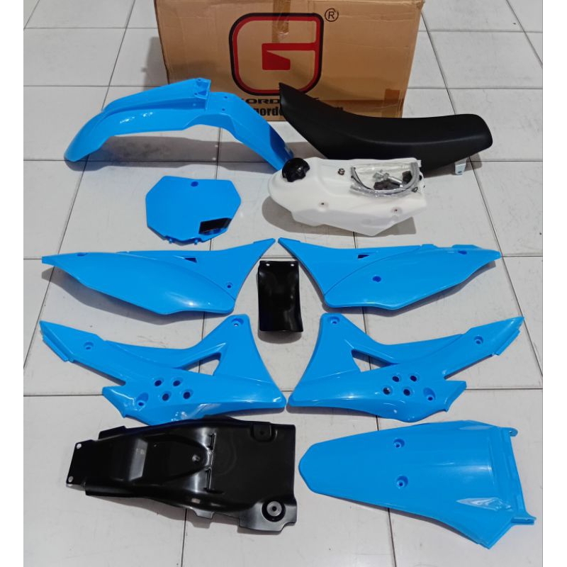 Body Set Gordon KLX Tangki minyak putih.