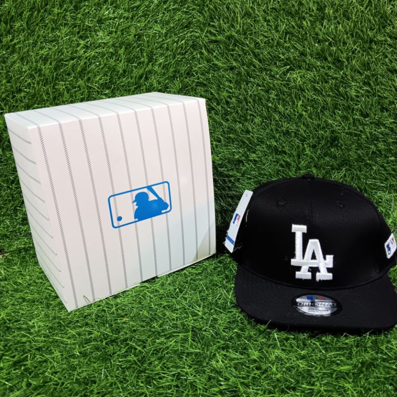 topi snapback logo bordir LA putih dan daleman topi full