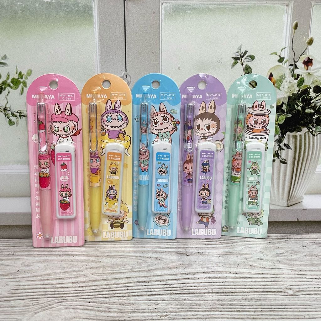 

Pensil Mekanik LABUBU Free Refil 1 Set Lengkap Ukuran 0,5mm HB Ready 5 Variant Warna / Paket Pensil Cetek Labubu + Refil nya Stationary Fancy Kekinian Favorit Anak Terlengkap Harga Termurah Bisa Grosir dan COD