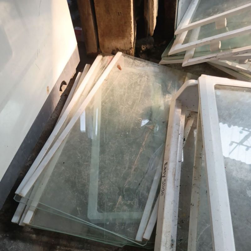 rak kaca kulkas sharp