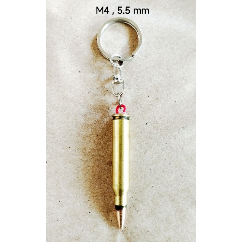 Gantungan kunci peluru mainan