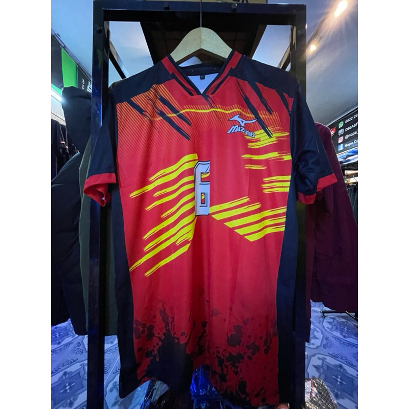 Jersey voli atasan lusinan