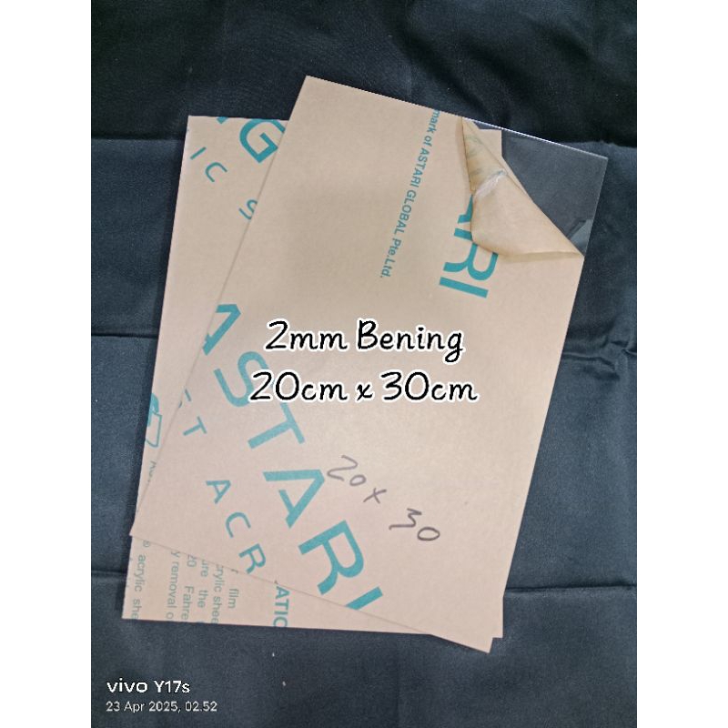 

Akrilik Lembaran Bening Tebel 2mm ukuran 20cm x 30cm