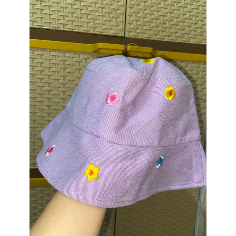 topi warna lilac