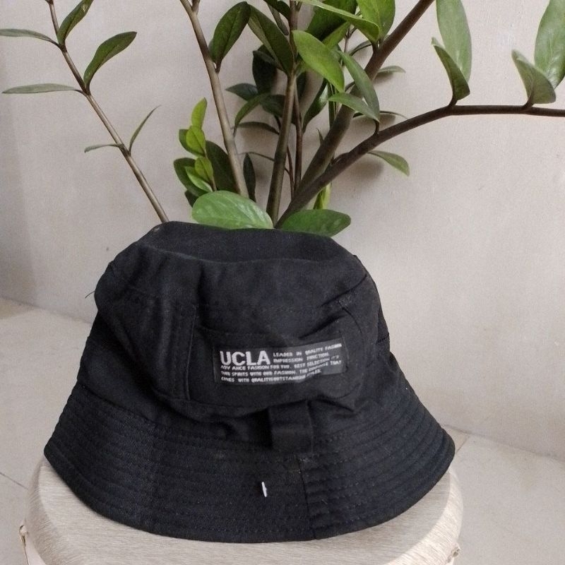 topi hitam UCLA
