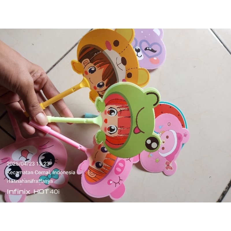 

pena karakter kipas tangan...