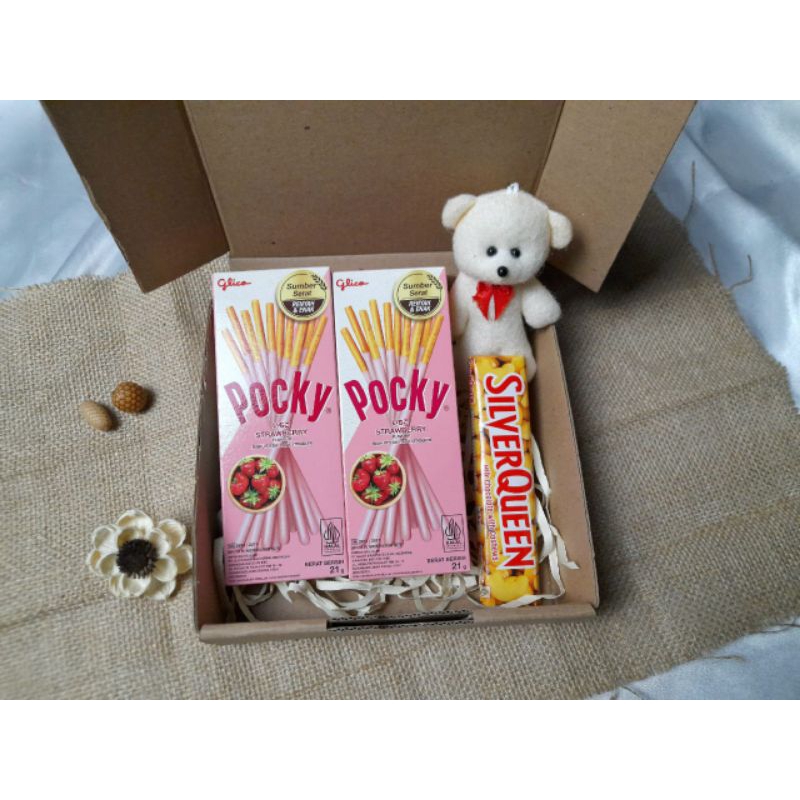 kado hampers/Gift box coklat silverqueen dan pocky kado untuk pacar kado hampers ulang tahun,valenti
