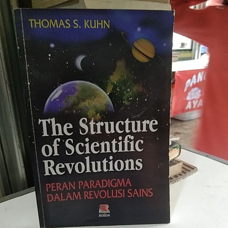 Buku the Structure of scientific revolutions,karangan Thomas kuhn