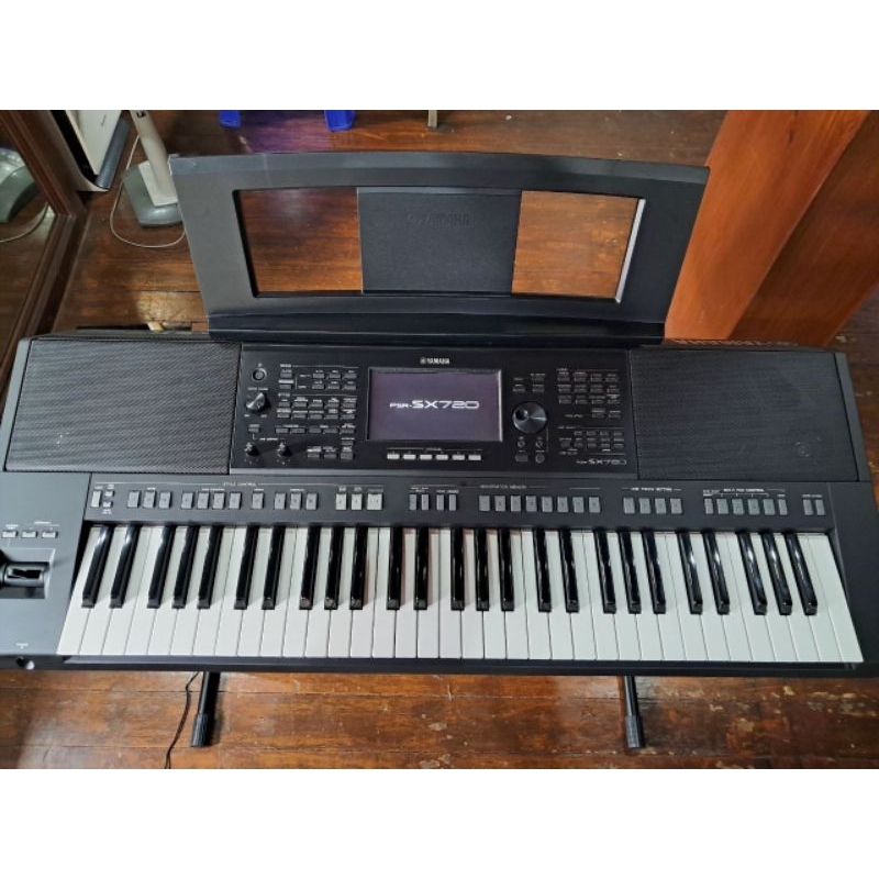 Keyboard Yamaha PSR SX 720 Bekas