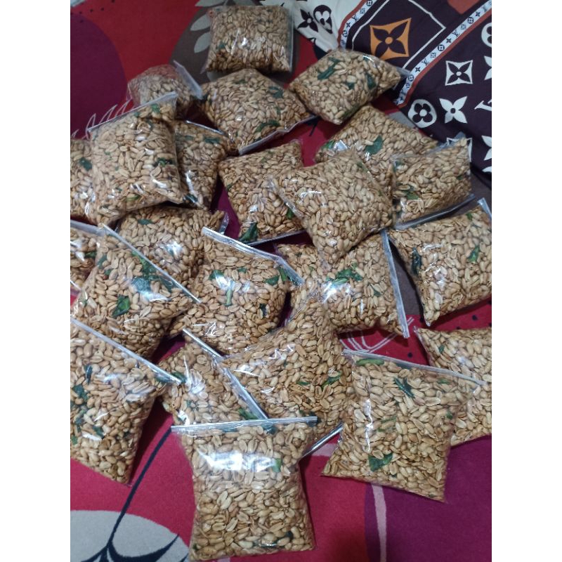 

KACANG BAWANG DAUN JERUK GURIH ENAK isi 1kg