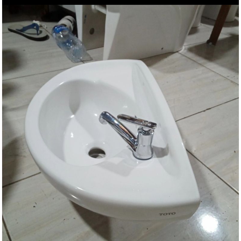 Wastafel Toto L 34 // wastafel gantung Toto