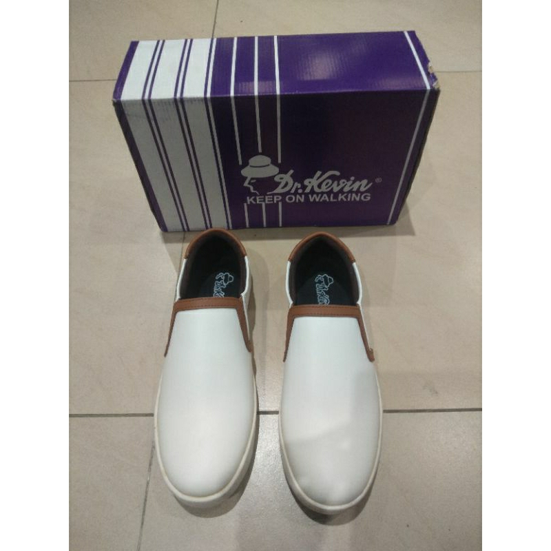 851-035 SEPATU KASUAL PRIA DR KEVIN TERBARU