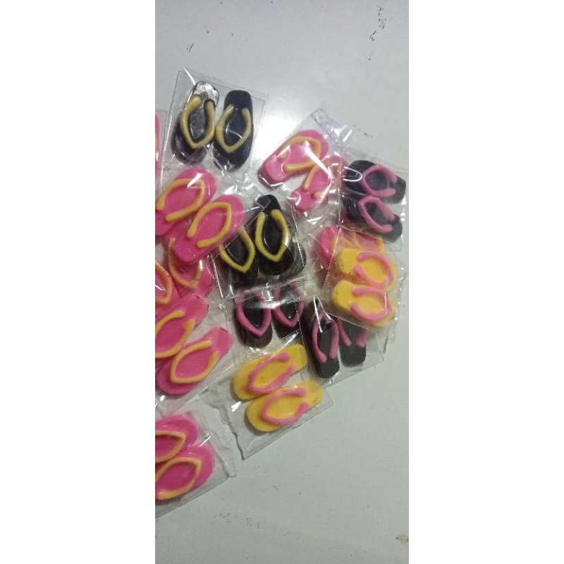 

COKELAT KARAKTER unik dan lucu rasa enak dan tidak lengket saat di makan semua umur