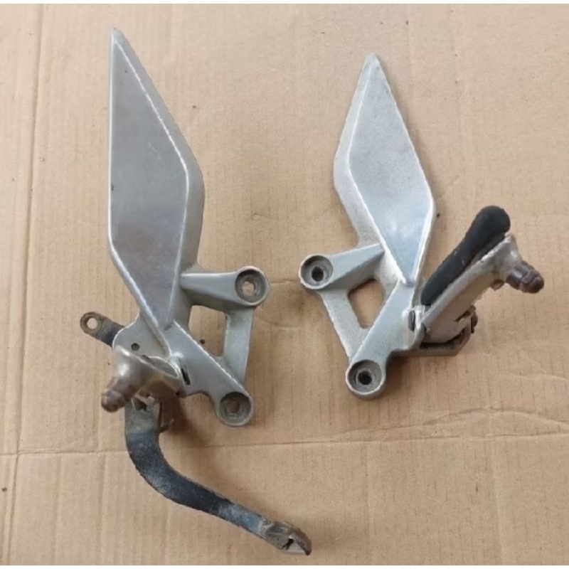 footstep postep depan cbr 150 R old orsinil