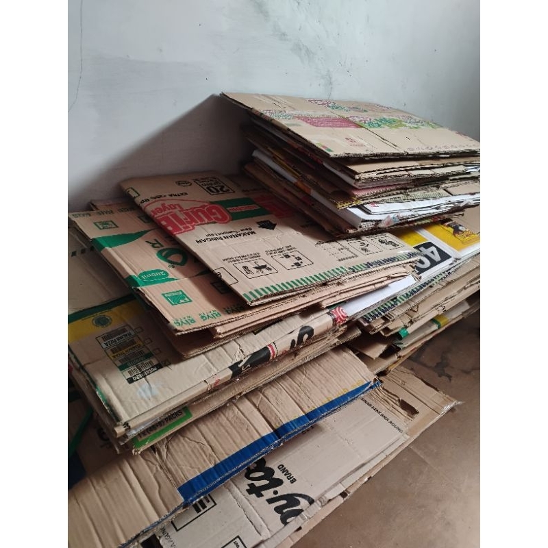 

kardus bekas 1kg masih bagus ukuran Random