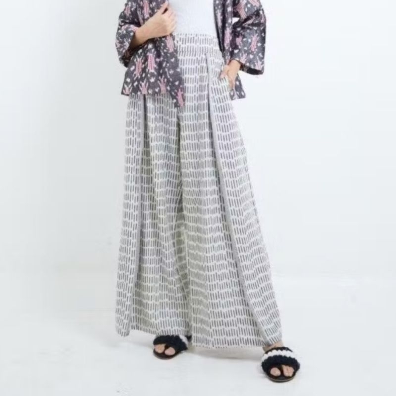 Preloved Branded Oemah Etnik OE - Celana Wanita Tenun Batik White Siburu Size S Etnik Kulot