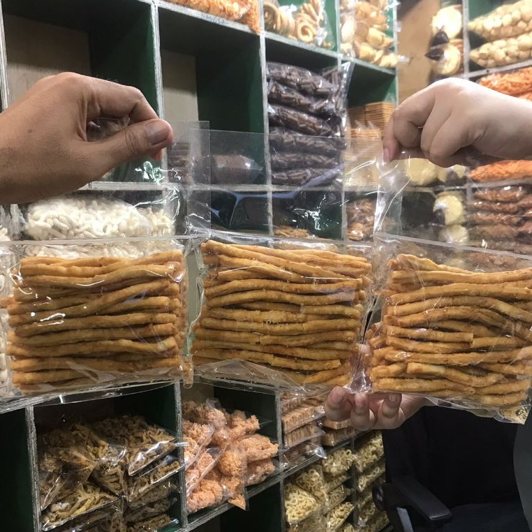 

STIK KEJU 250 GR / CHEESE STICK / KUE KEJU / Stik Keju Edam
