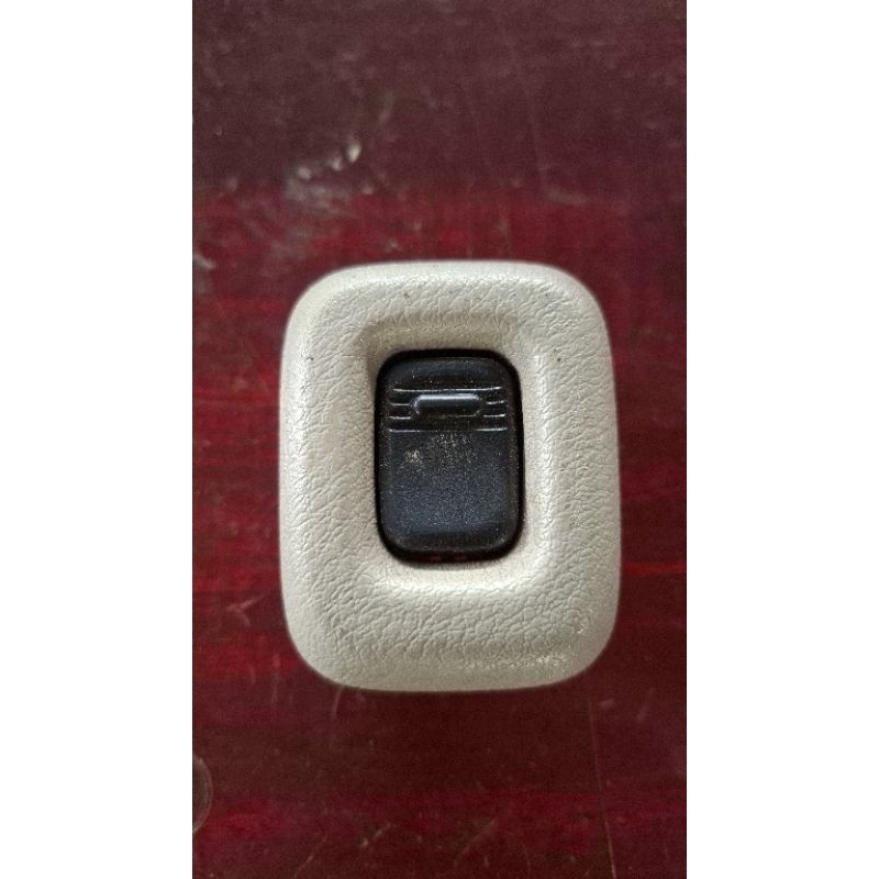 tombol power window tengah luxio