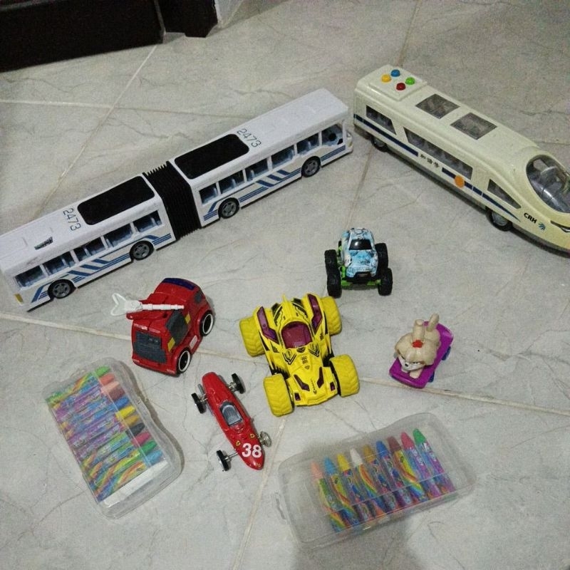 mainan anak prelove.. semuanyaaa 50ribuu saja vtech mobil hotwheels