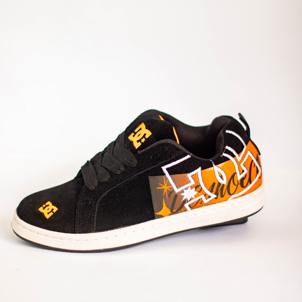 Sepatu DC Shoes Court Graffik Black White Sepatu Sneakers Pria Wanita Sepatu Gemuk Unisex Terbaru