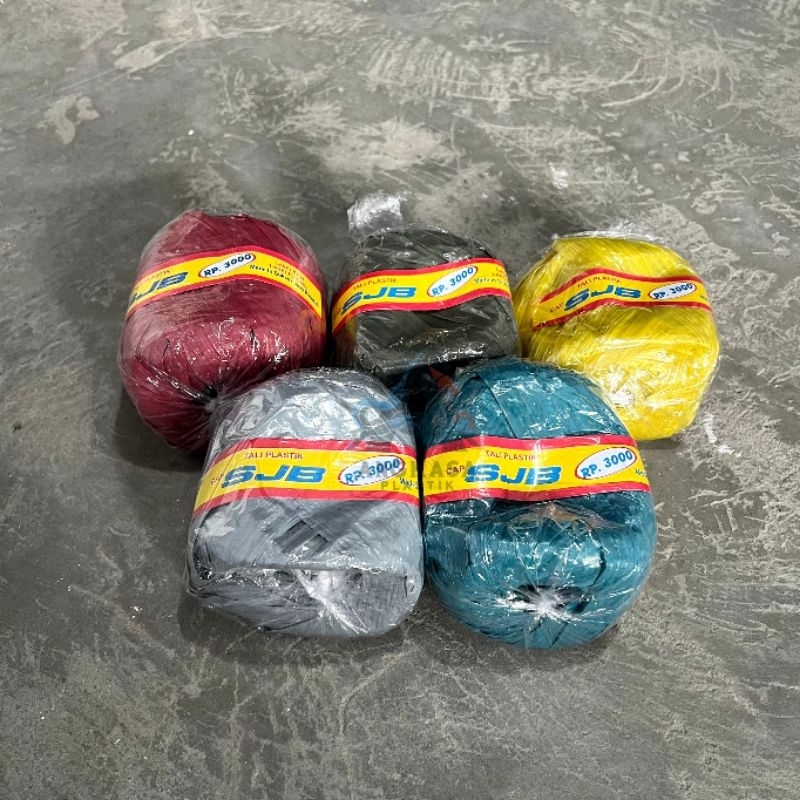 

tali rafia sjb 3000 / tali rafia warna warni / tali rafia tanggung / tali rafia eceran / tali rafia merah abu kuning biru hijau / tali plastik / tali rapia warna