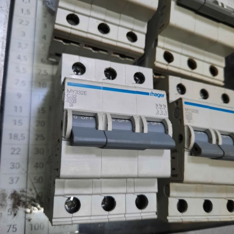 mcb 3p 6a hager MY 3phase 3p hager