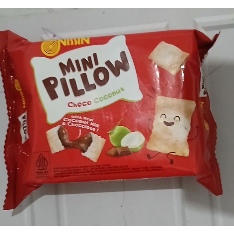 

nissin mini pillow choco coconut