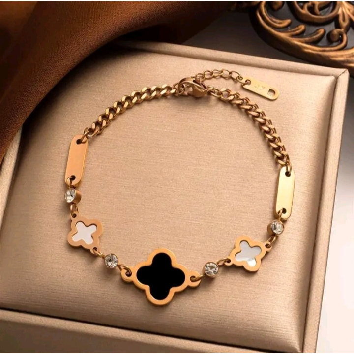 Gelang Tangan Wanita Titanium Clover Hitam Putih Mewah Elegan
