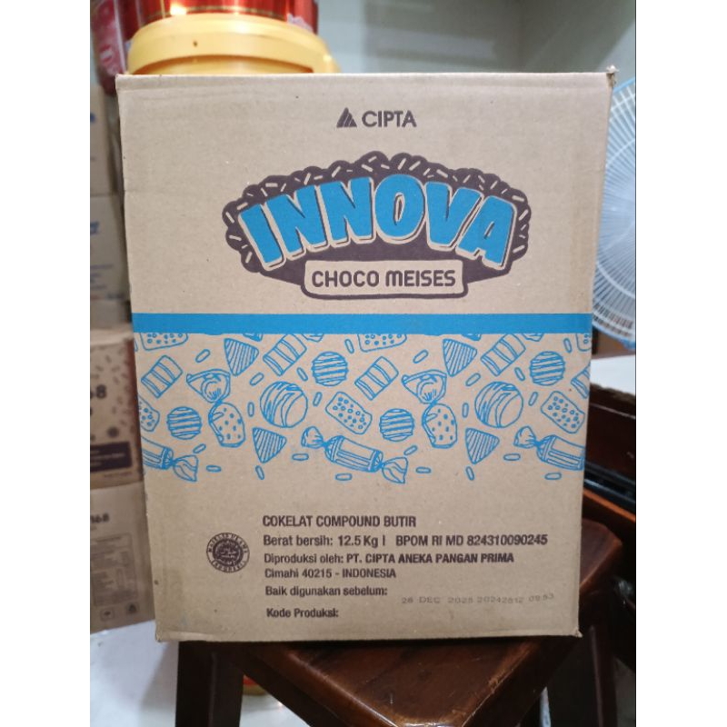 

Innova Gold Meises Cokelat Butir Taburan Kue Roti 1 Kg