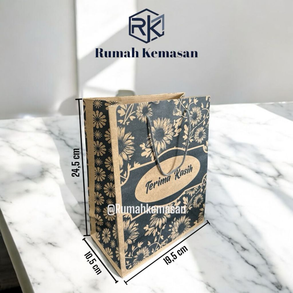 

PAPERBAG R6 MOTIF BUNGA TERIMAKASIH HITAM SIZE 20 x 10 x 25