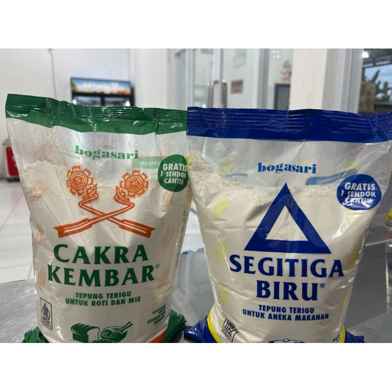 

SEGITIGA BIRU TEPUNG TERIGU UKURAN 1000GR BAHAN ROTI KUE PROTEIN S