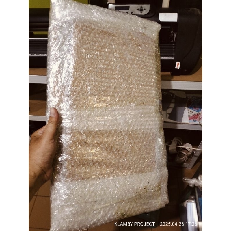 

PACKING TAMBAHAN KARDUS DAN BUBBLE WRAP.