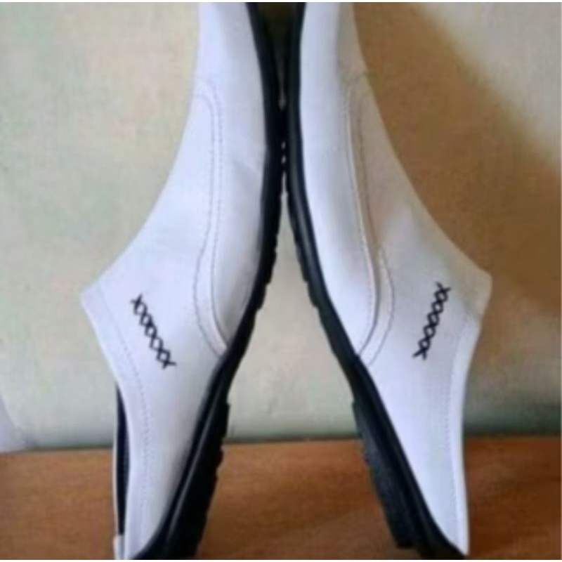 Sendal Sepatu Cowok Sendal Slop Pria/Slop Putih Tutong Bustong Pria/Sepatu Slop Pria Hitam