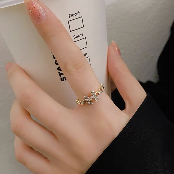 Cincin Berlian dengan Huruf H Cincin Titanium Lapis Emas Cincin Wanita Cincin Anti Karat Anti Luntur