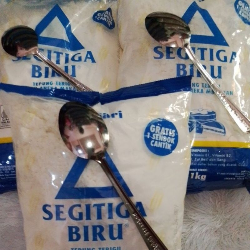 

TEPUNG TERIGU SEGITIGA BIRU 1 KG GRATIS 1 SENDOK CANTIKI