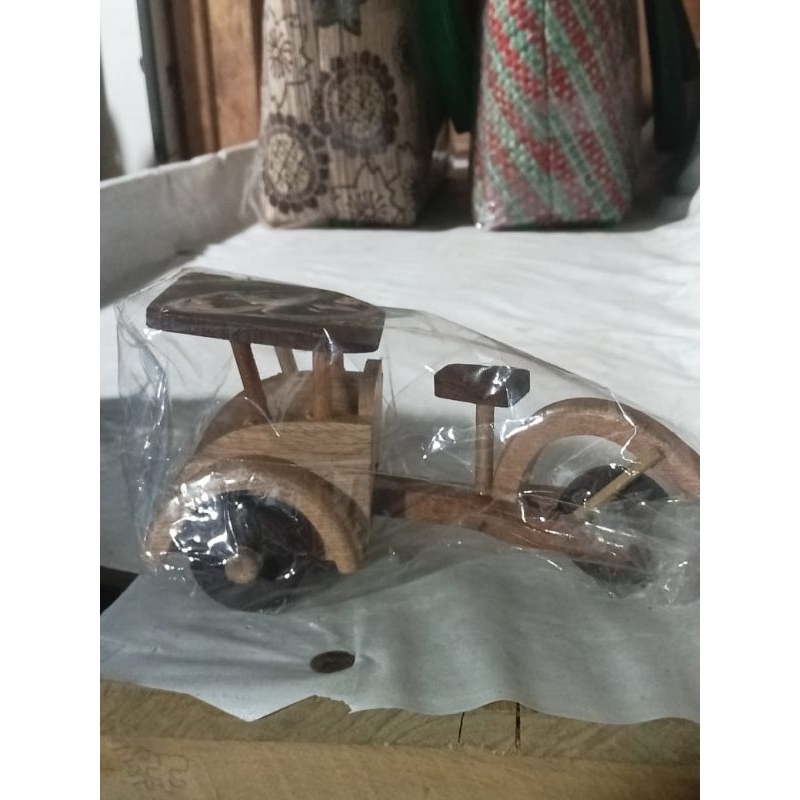 MINIATUR-BECAK KAYU