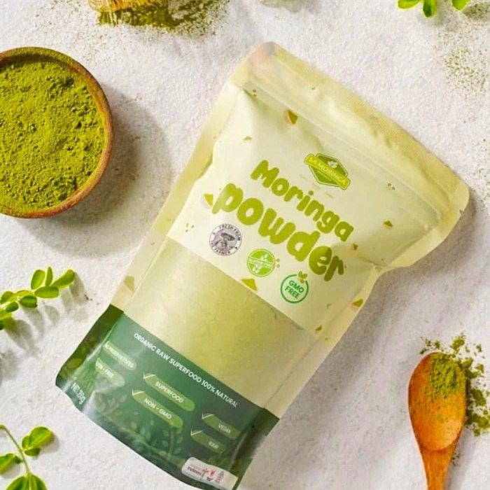 

[READY STOCK] BUBUK DAUN KELOR ORGANIK / ORGANIC MORINGA POWDER (LA MORINGA) – 250 gr SERBUK TEPUNG KELOR / 100 % (PREMIUM QUALITY ) ORGANIK ASLI (Tanpa Campuran) DARI DAUN KELOR / SIAP DICAMPUR MAKANAN dan MINUMAN | SUPER FOOD ALAMI
